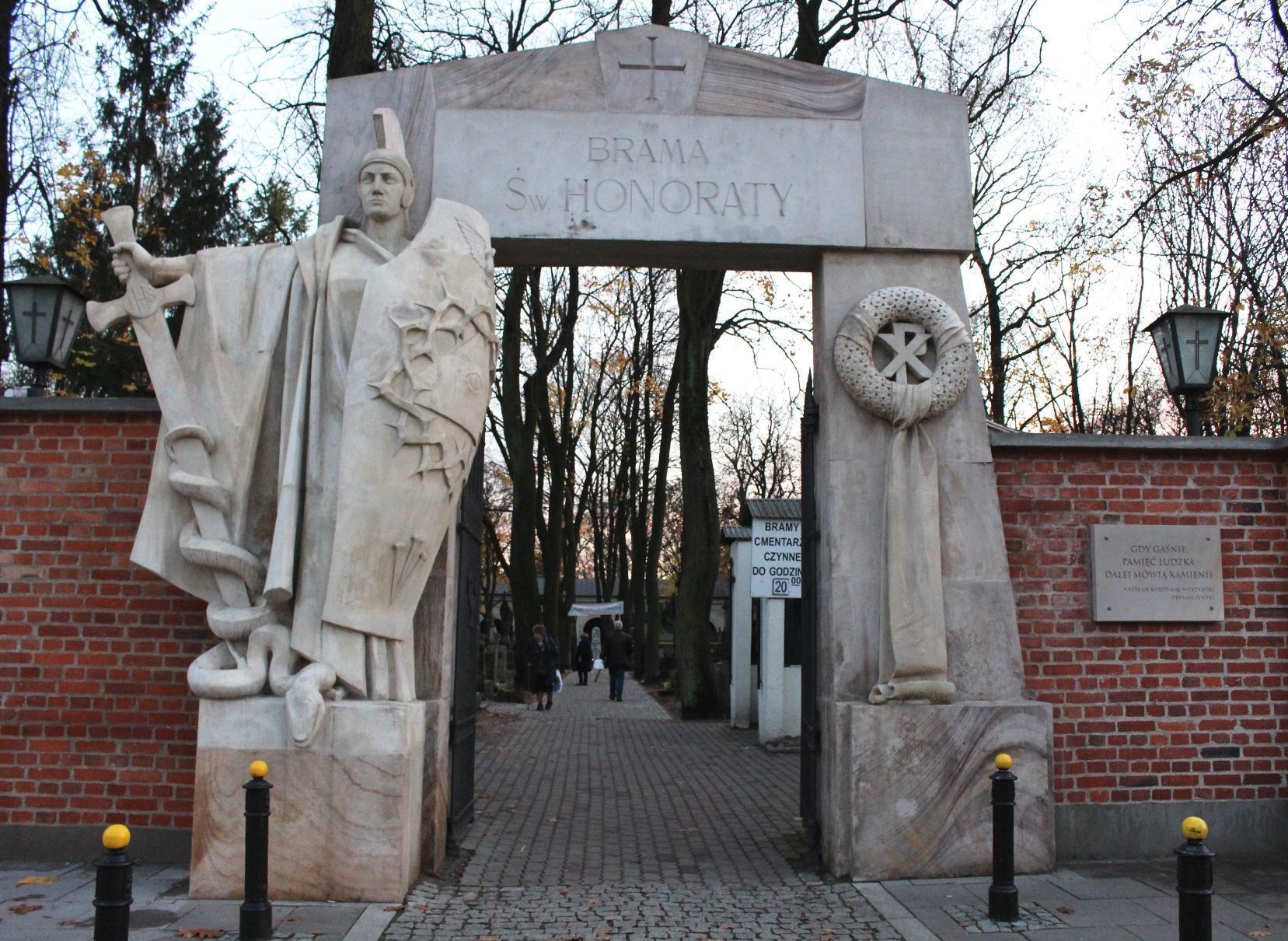 ingresso brama cimitero monumentale Powązki