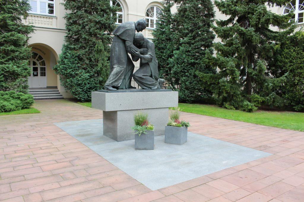 Karol Wojtyła e Stefan Wyszyński, monumento Università Cattolica di Lublino